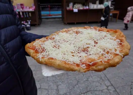 Pizza surgelée : les ingrédients à éviter pour une alimentation plus saine